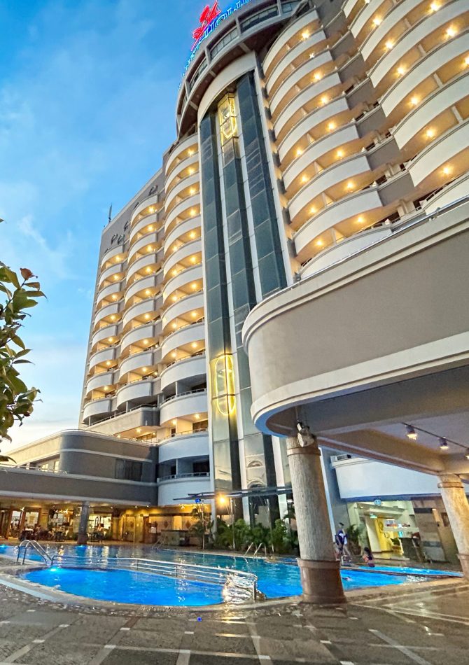 Planet Holiday Hotel Batam Building